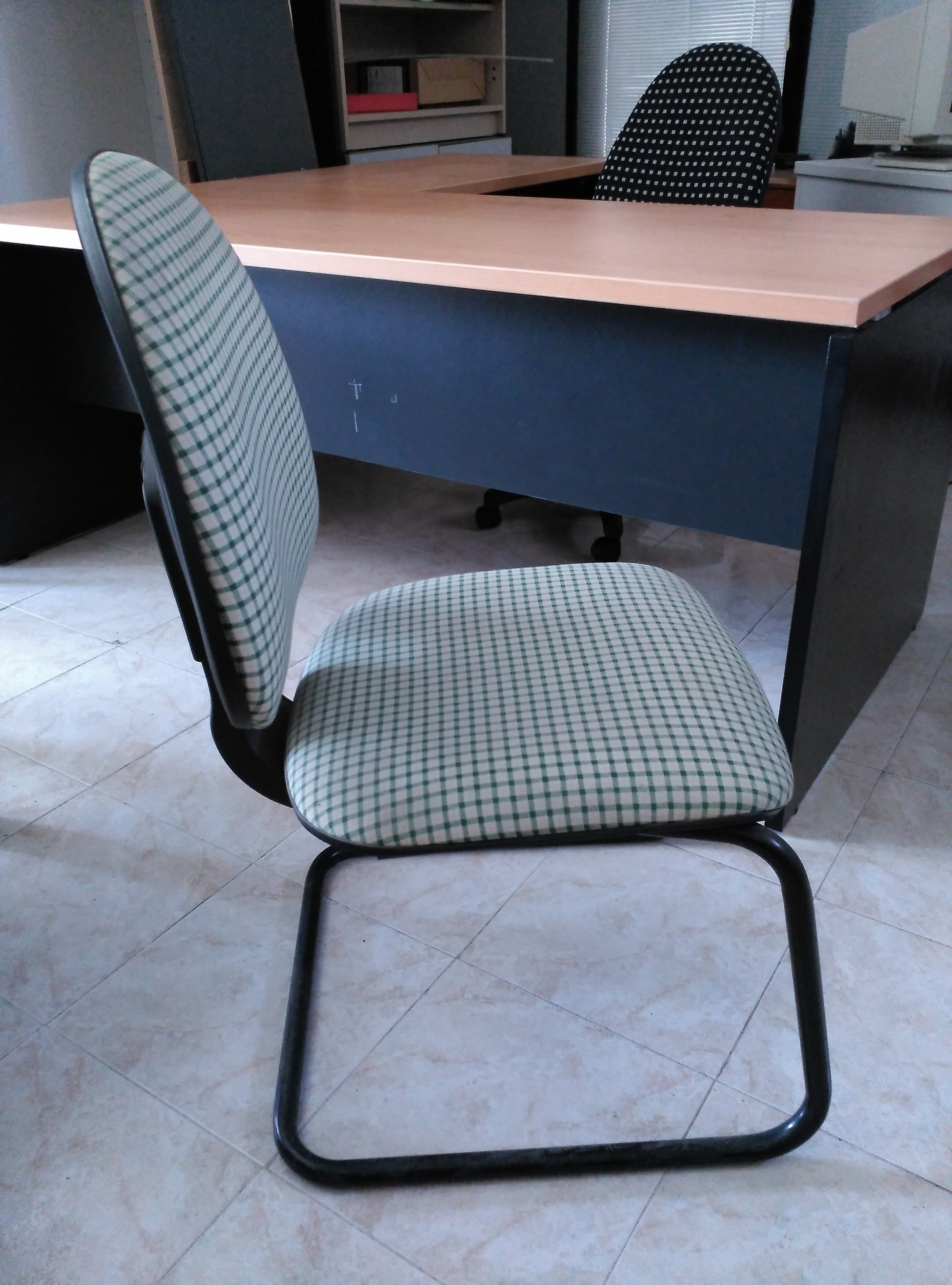 Sila fija de patín sin brazos.