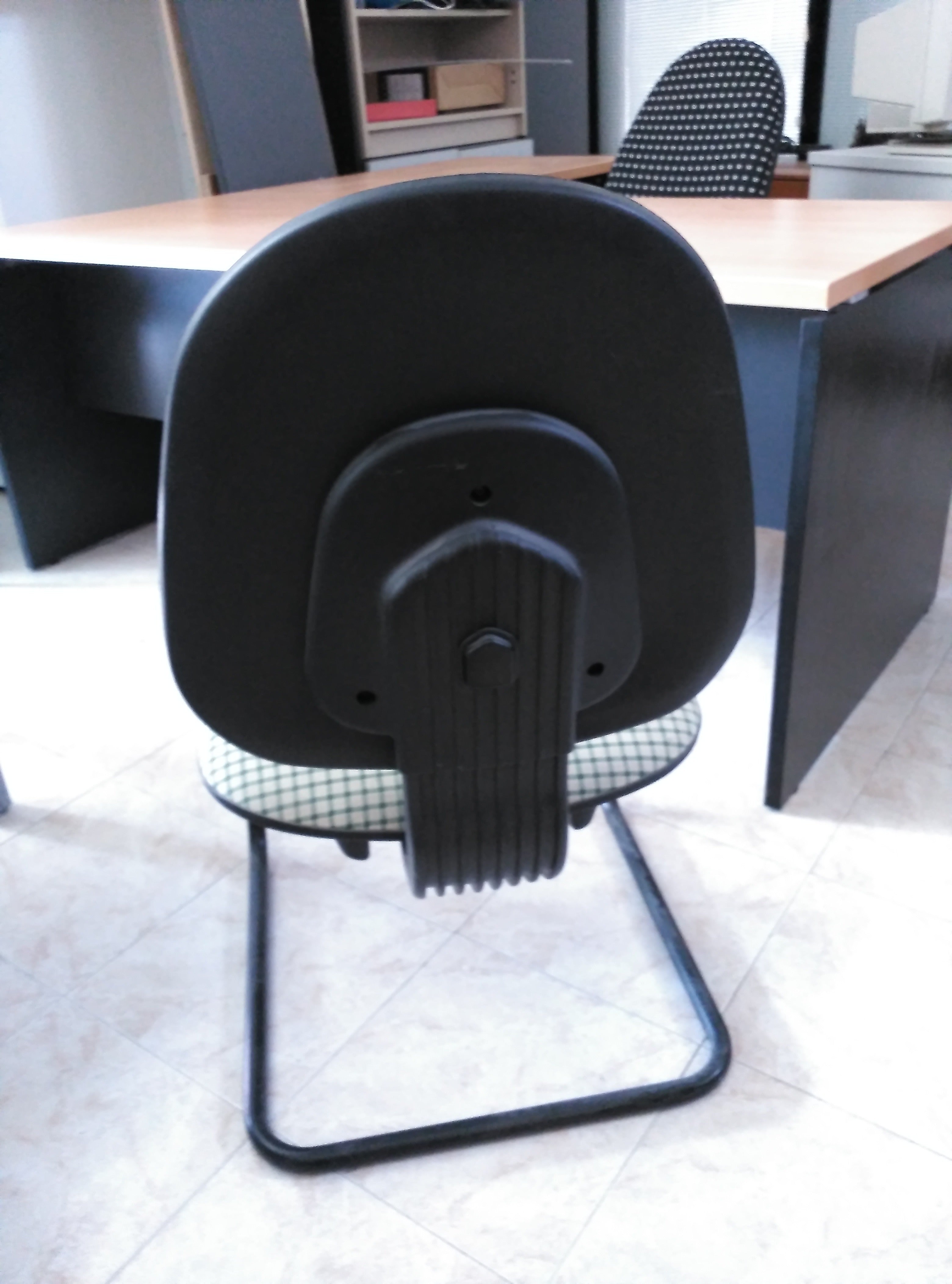 Sila fija de patín sin brazos.