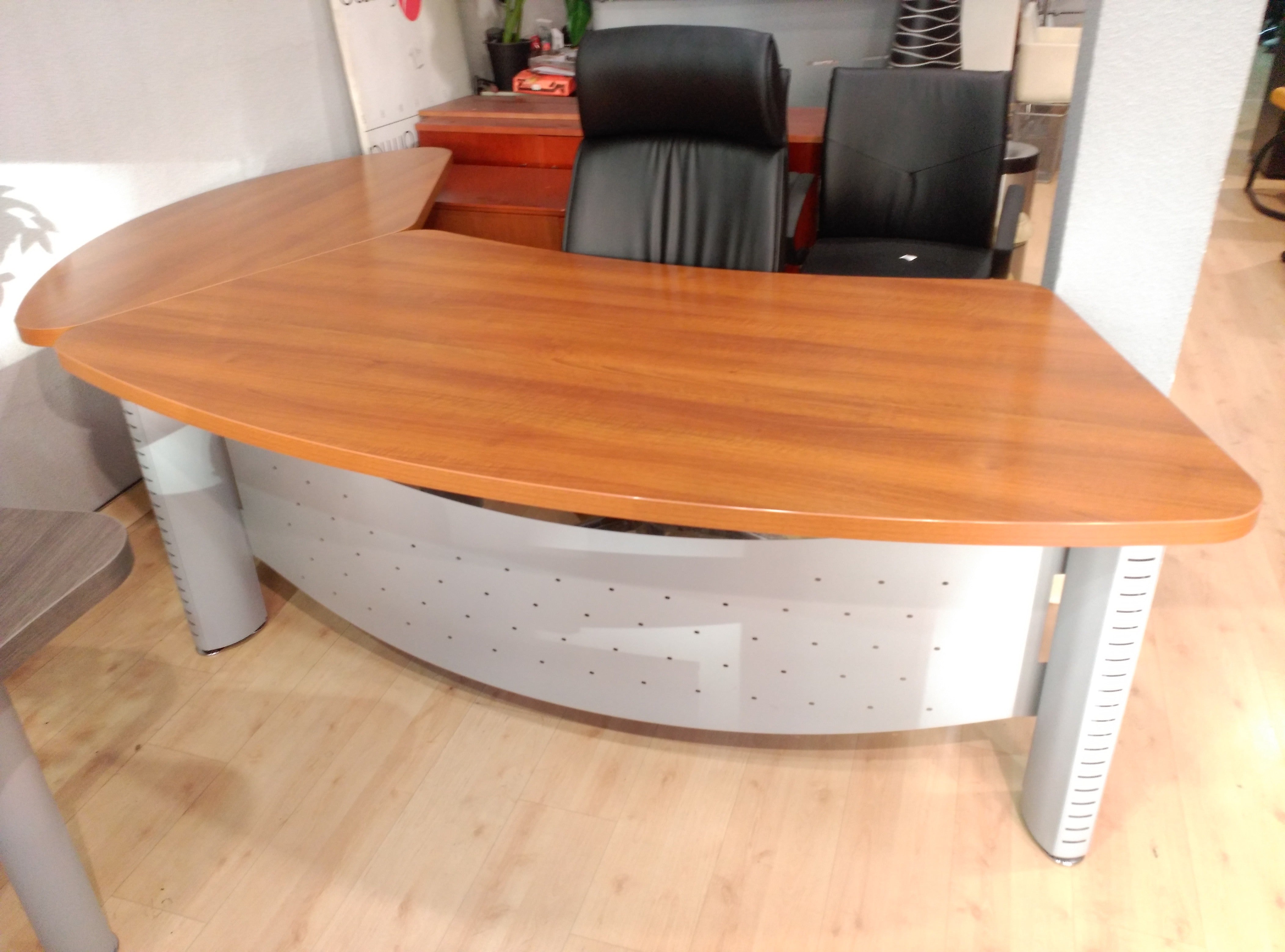 Mesa de dirección con ala.