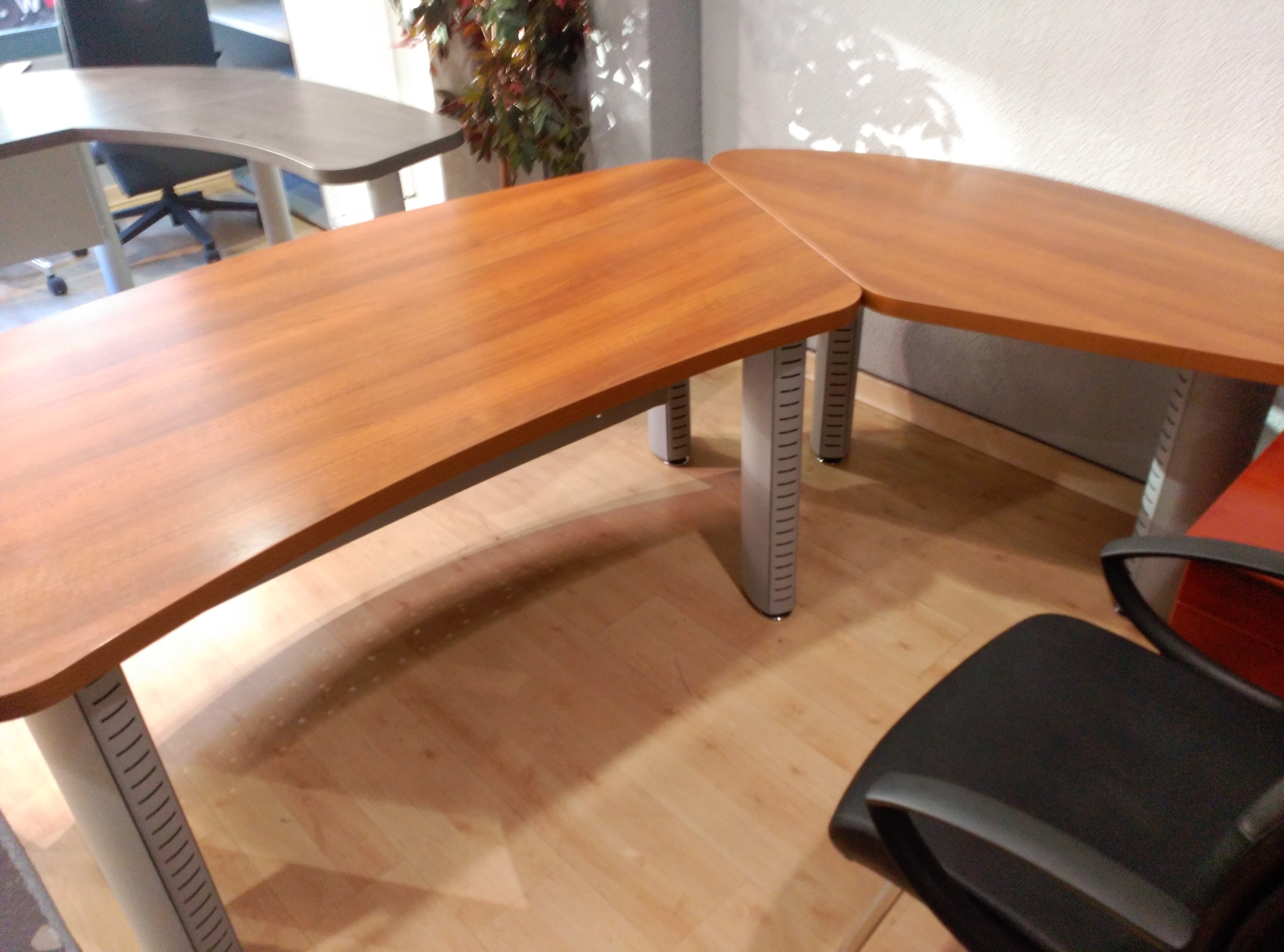 Mesa de dirección con ala.