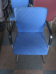 Sillón confidente con tapizado nuevo.