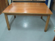 Mesa de segunda mano de reuniones extensible.