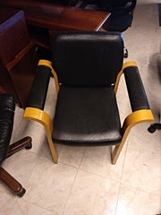 Silla para sala de espera en piel.