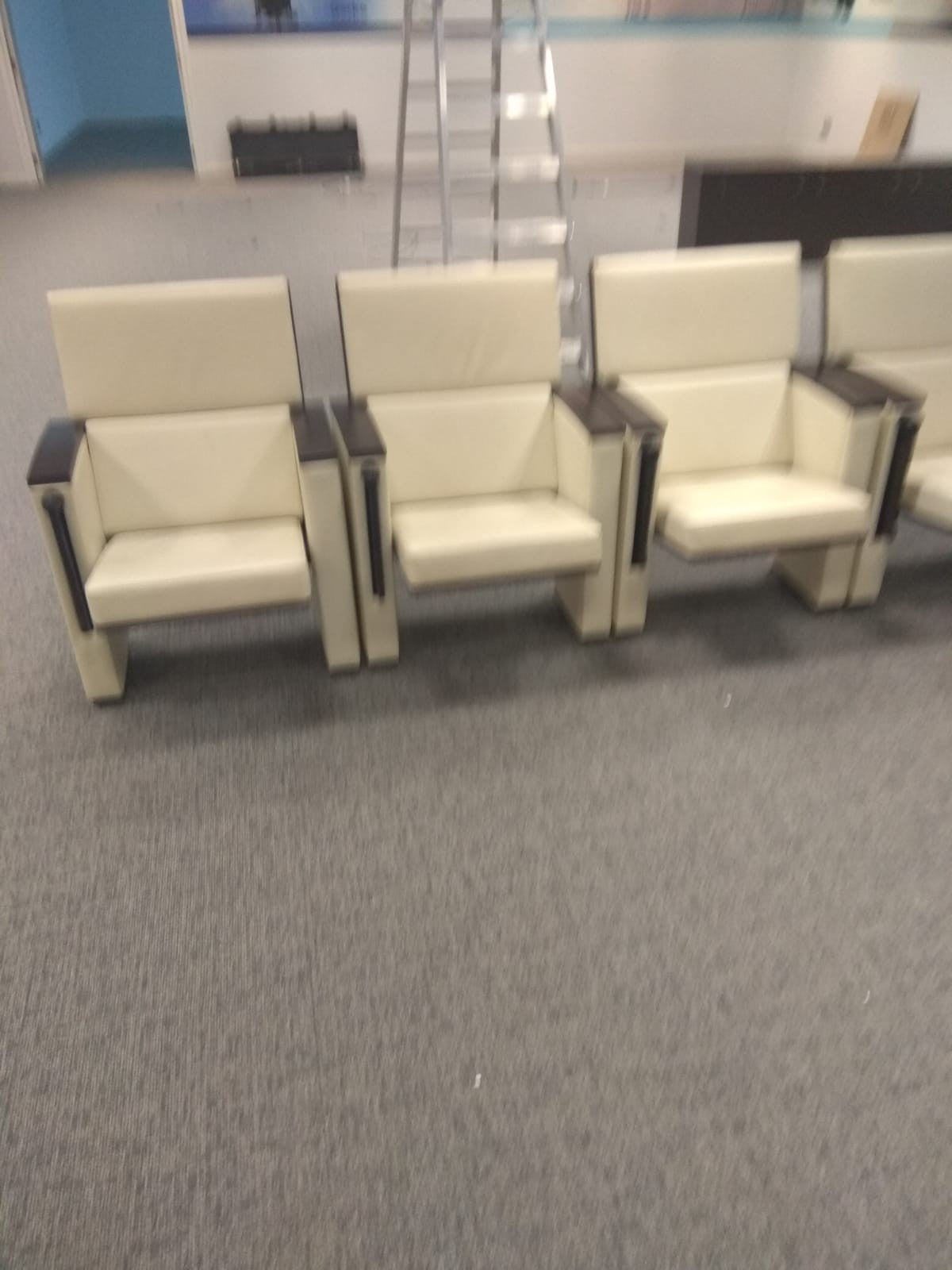 Sillones de espera con pala.