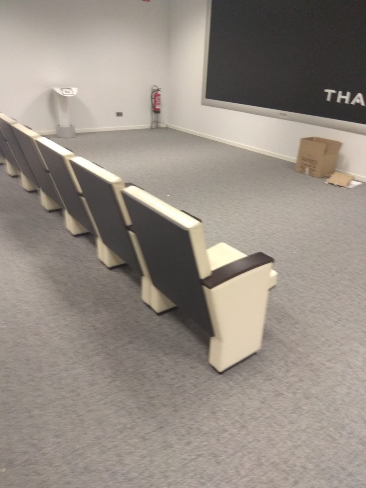 Sillones de espera con pala.