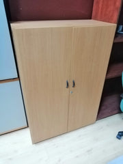 Armario color peral.