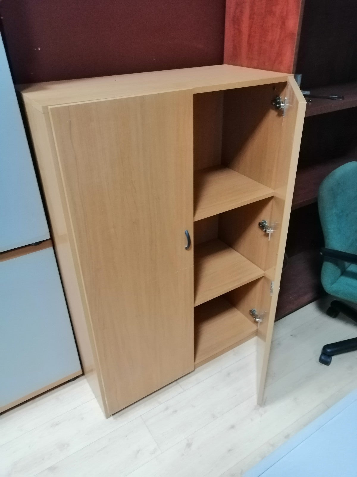 Armario color peral.