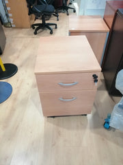 Cajonera de color haya-gris aluminio.