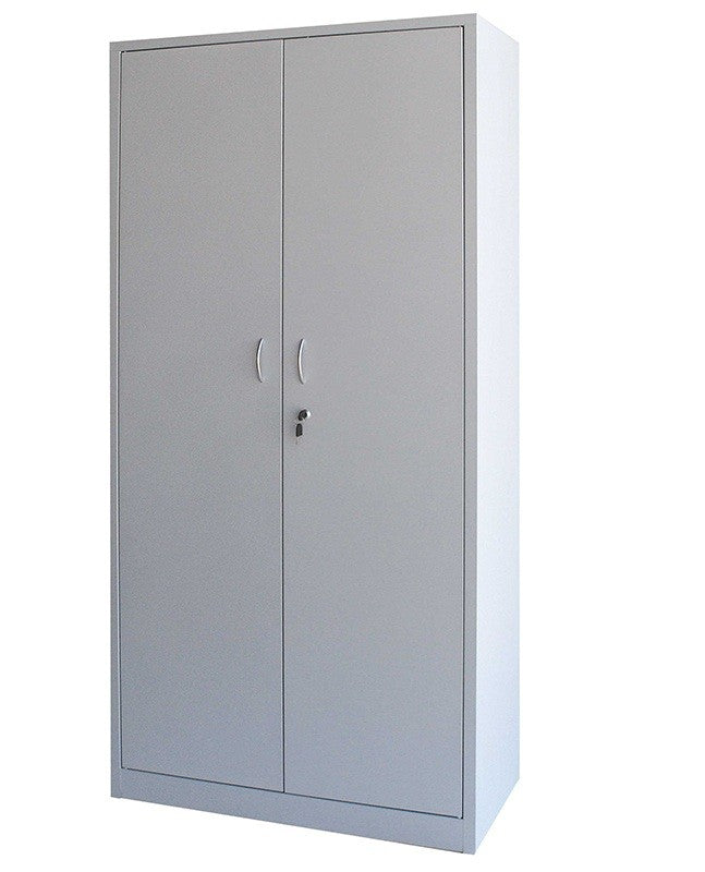 Armario metálico con puertas.