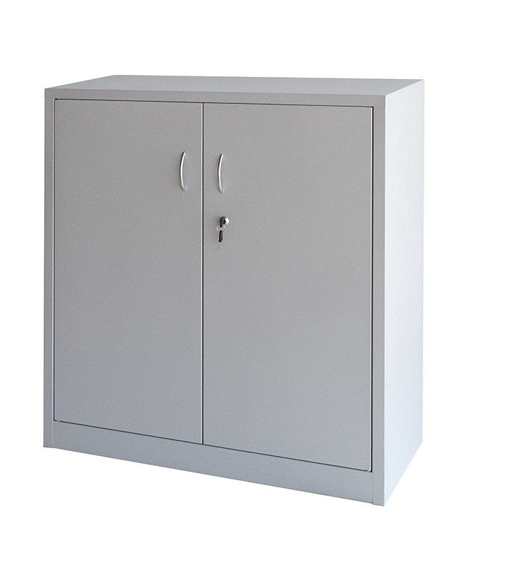 Armario medio metálico.