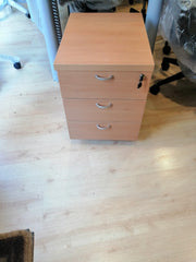 Cajonera de 3 cajones.