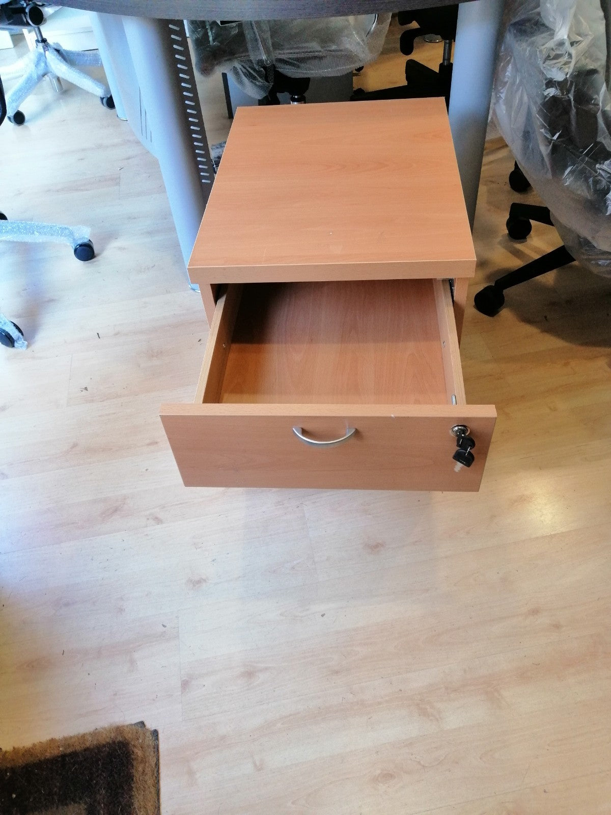 Cajonera de 3 cajones.