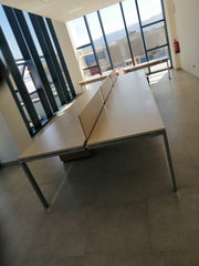 Compacto mesas color maple.