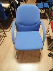 Sillón confidente marca SOTO.