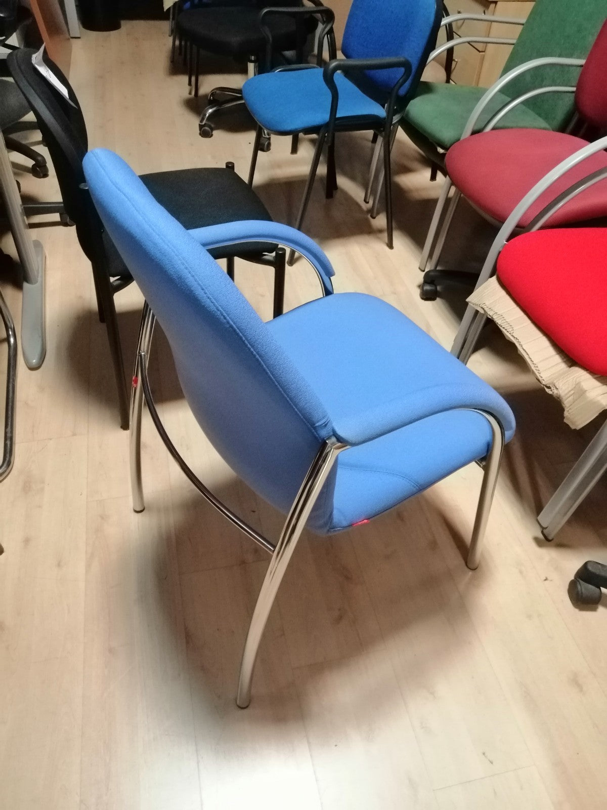 Sillón confidente marca SOTO.