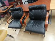 Juego de sillones de piel.