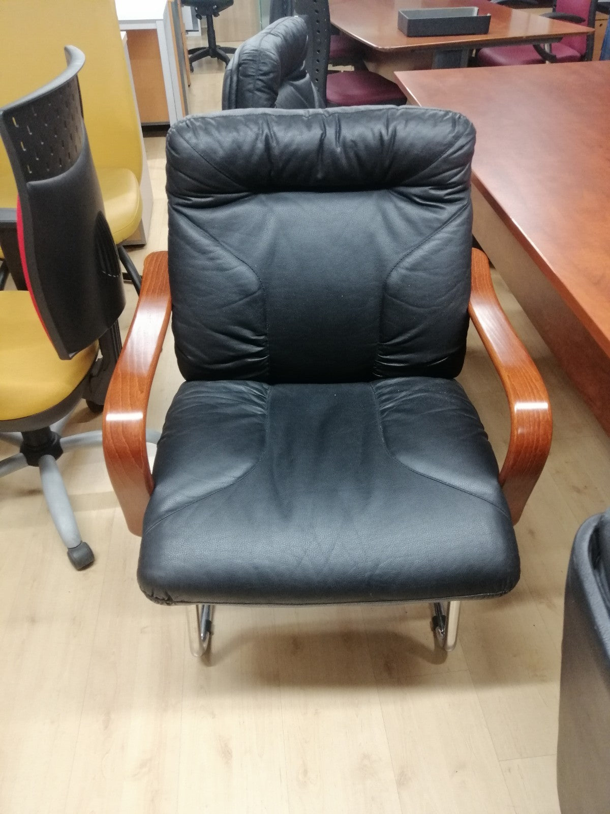 Juego de sillones de piel.