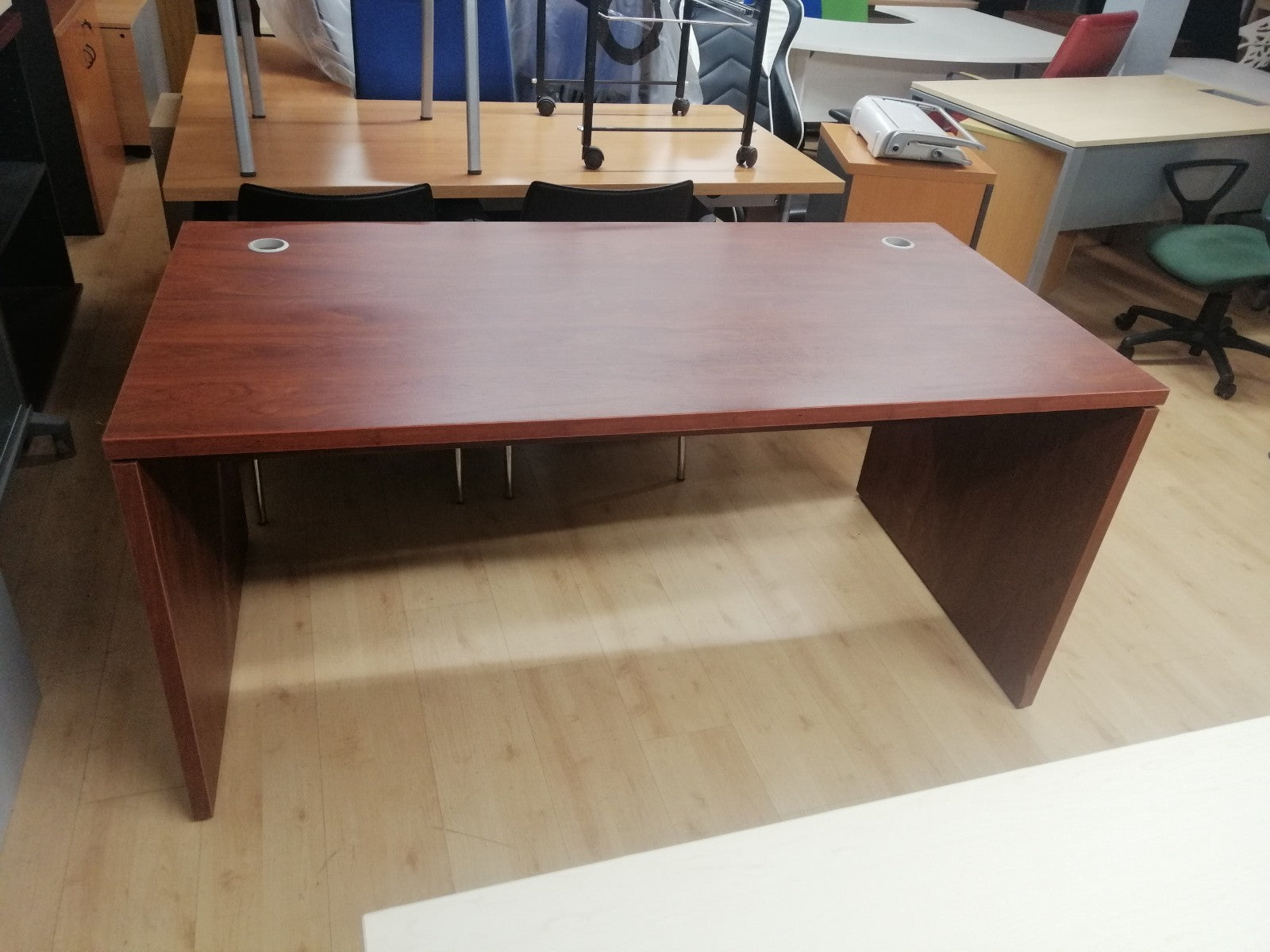 Mesa recta nogal.