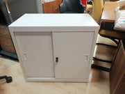 Armario bajo metálico.