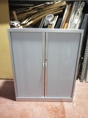 Armario medio de persiana.