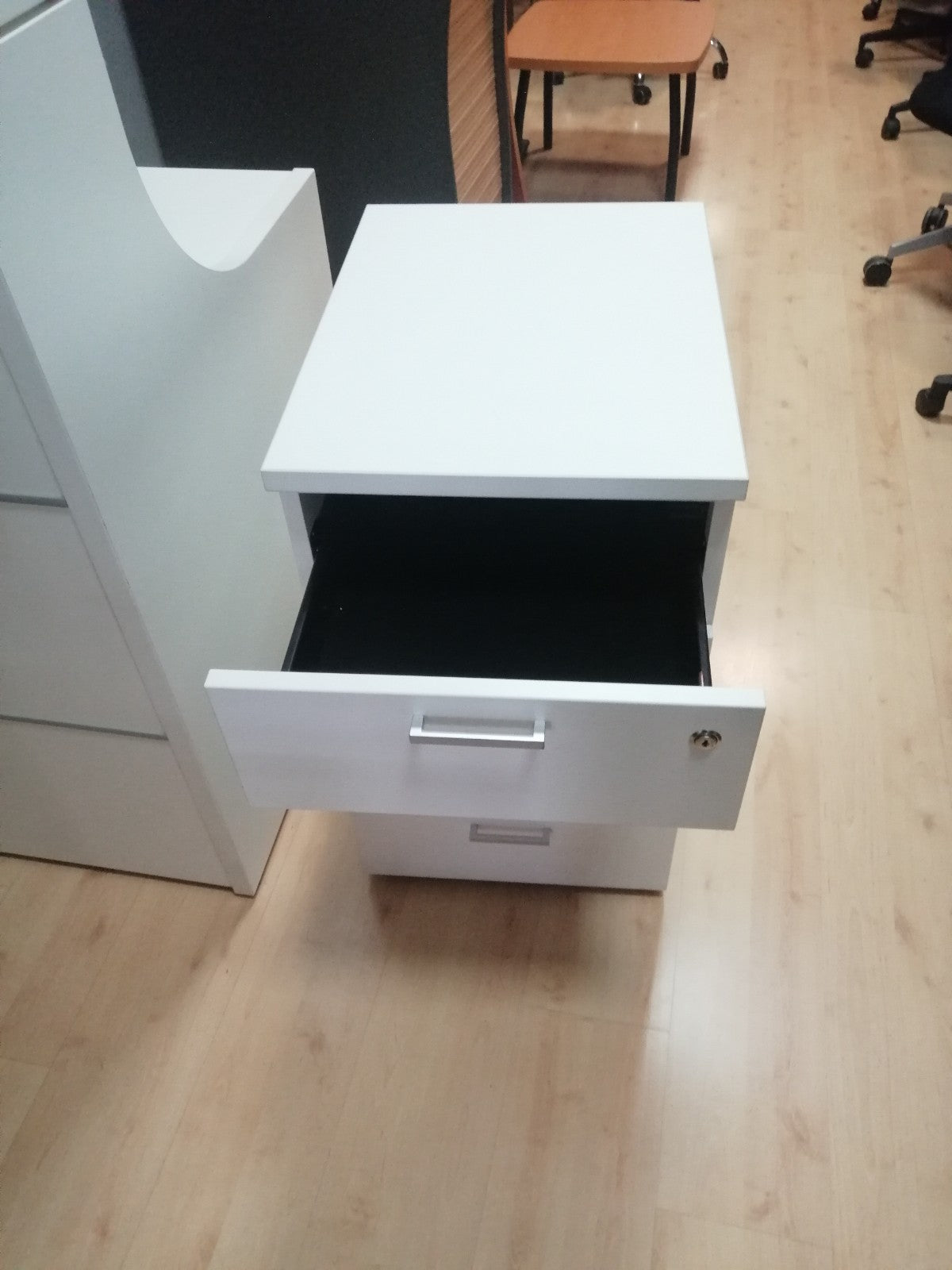 Cajonera color  blanco.