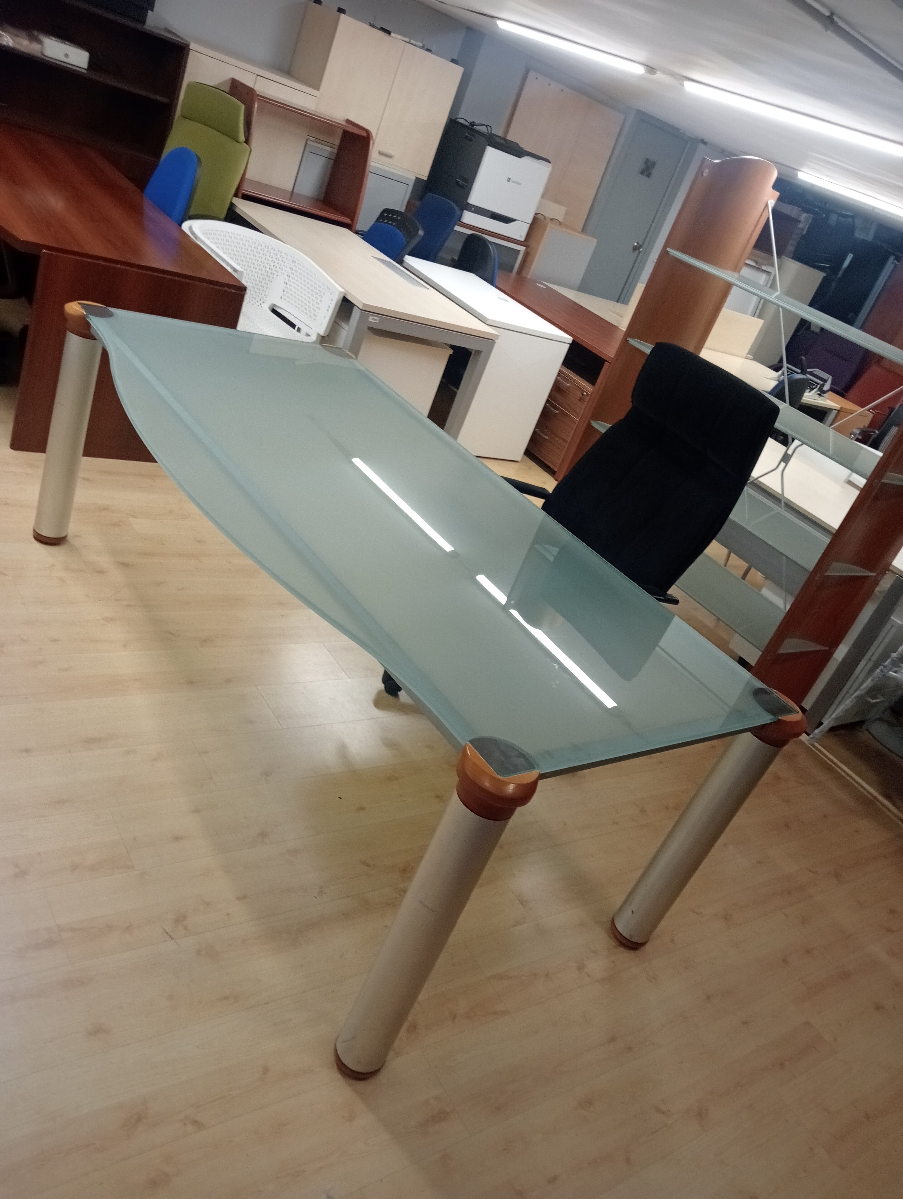 Despacho mesa de cristal