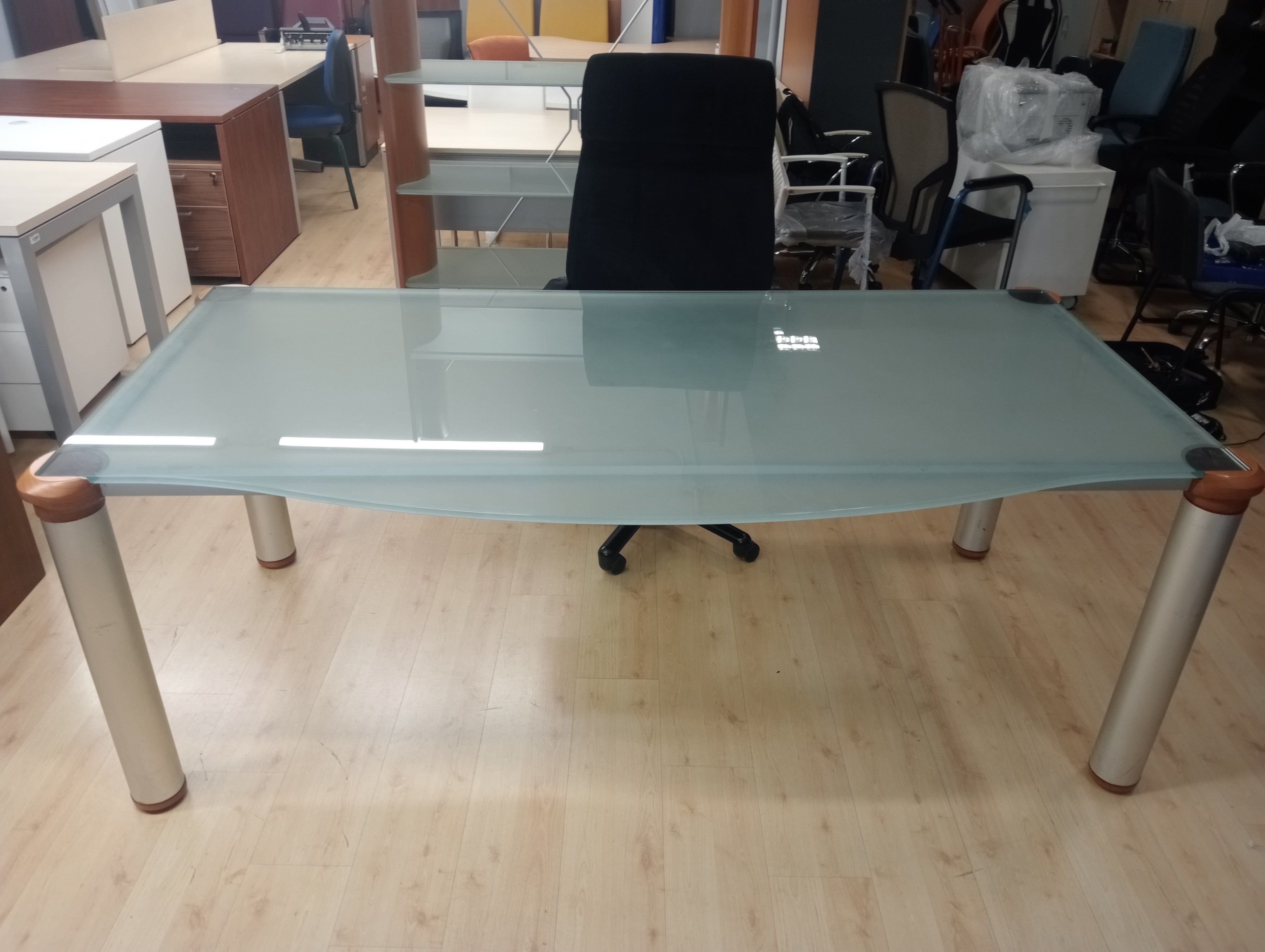 Despacho mesa de cristal