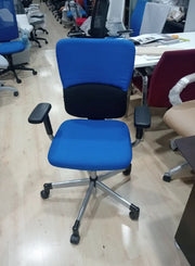 Silla giratoria Steelcase tapizado nuevo.