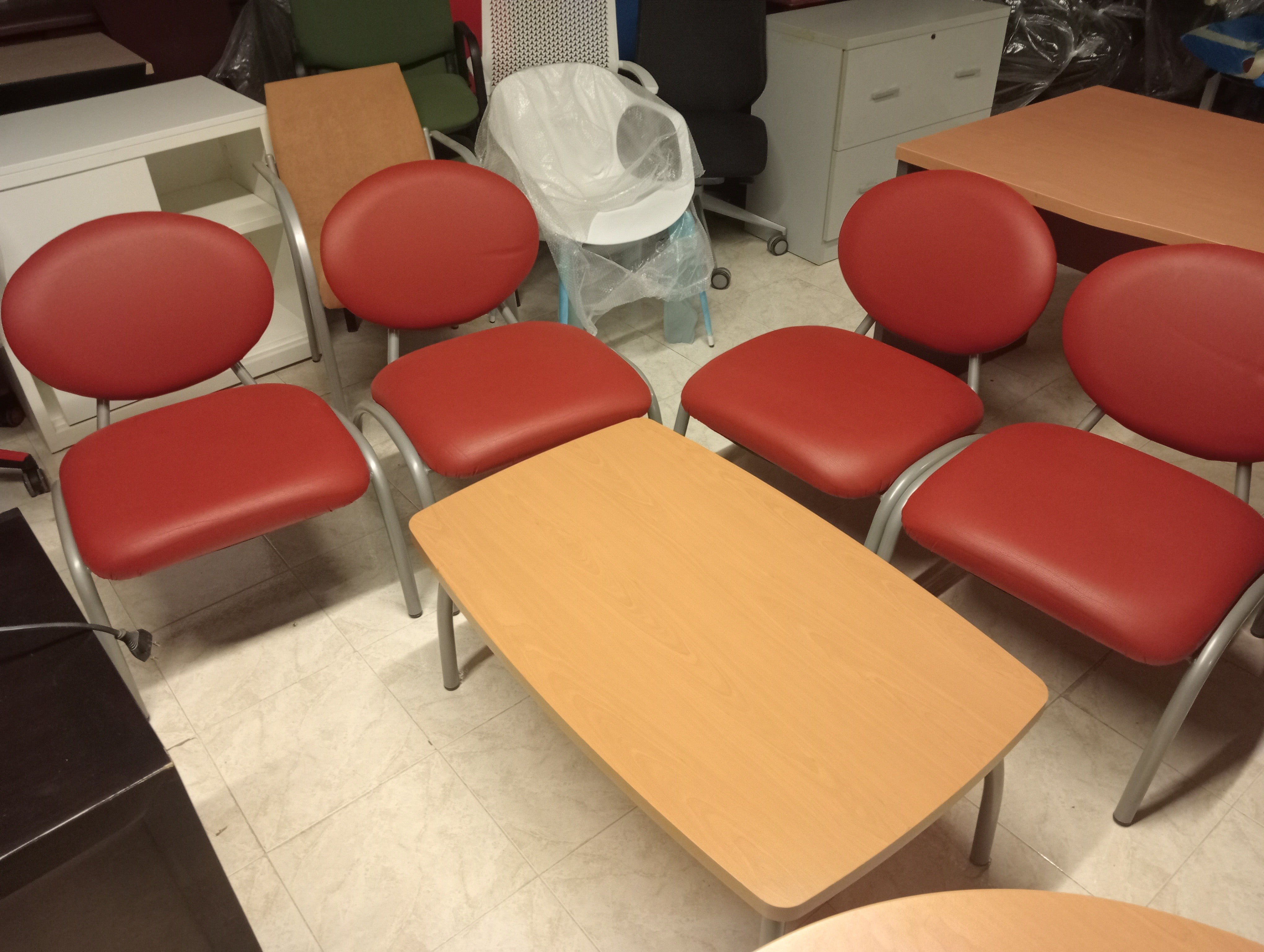 Sillón sala de espera granate.