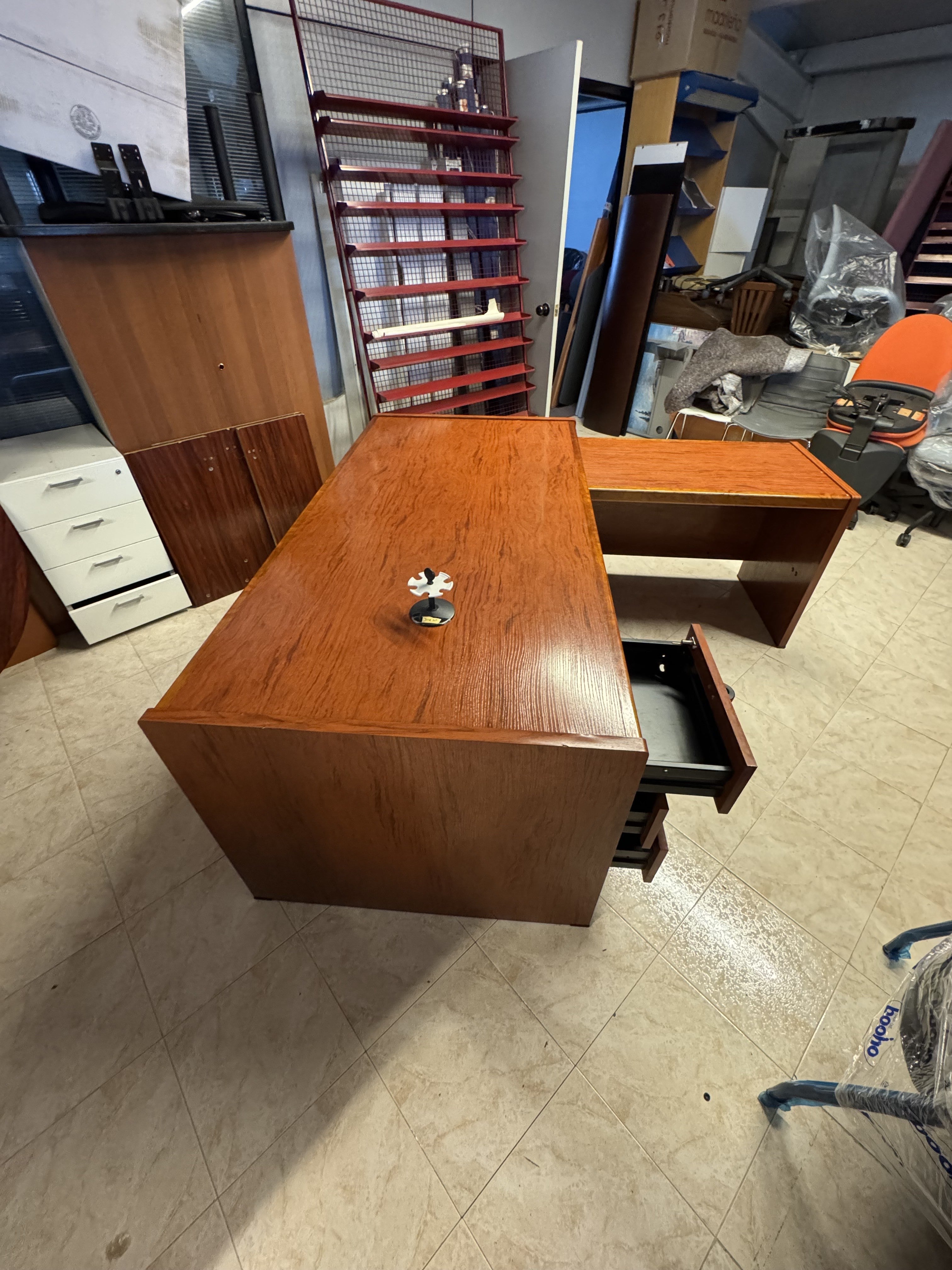 Mesa de dirección nogal.