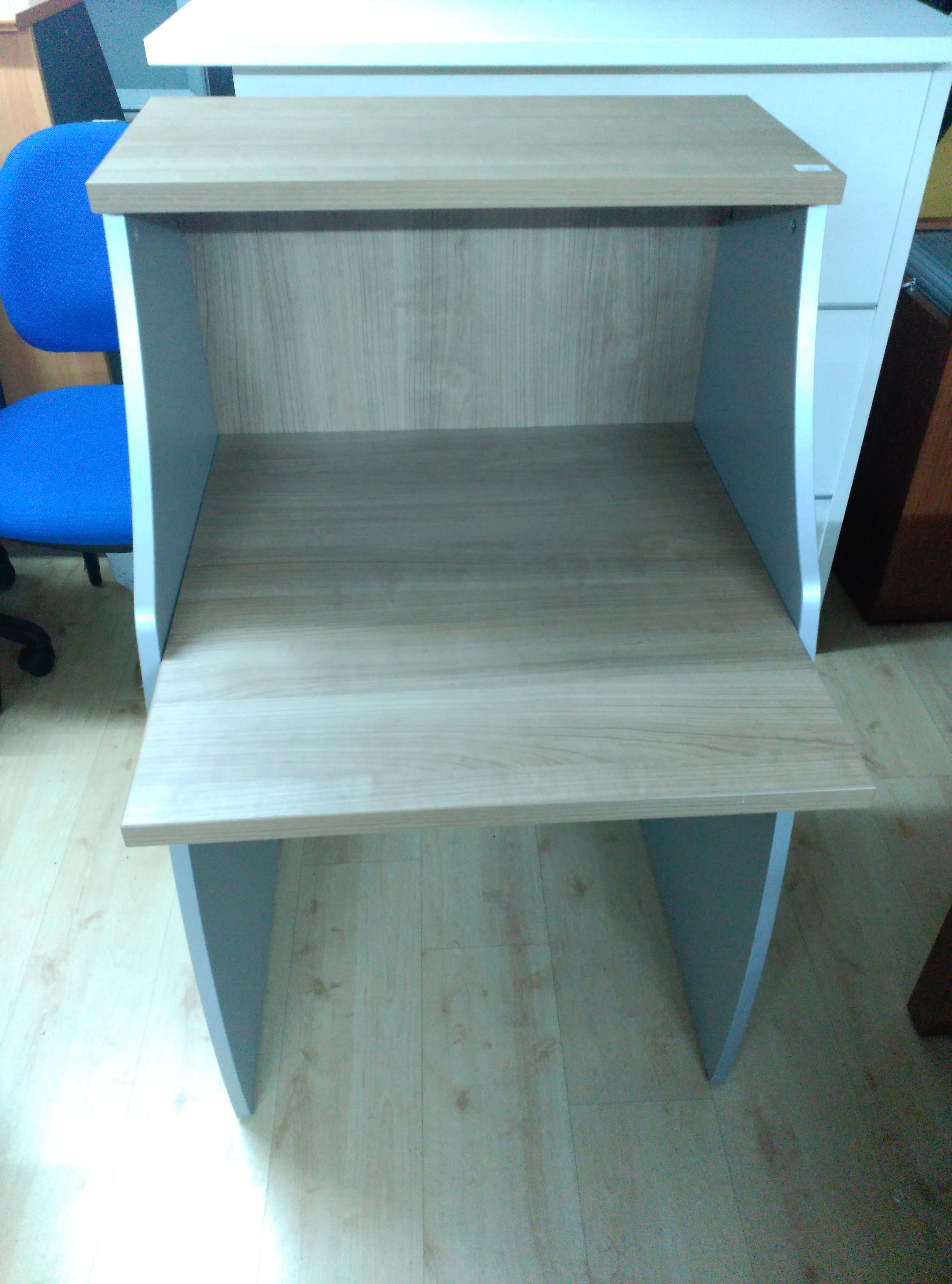 Mostrador recto color cerezo.