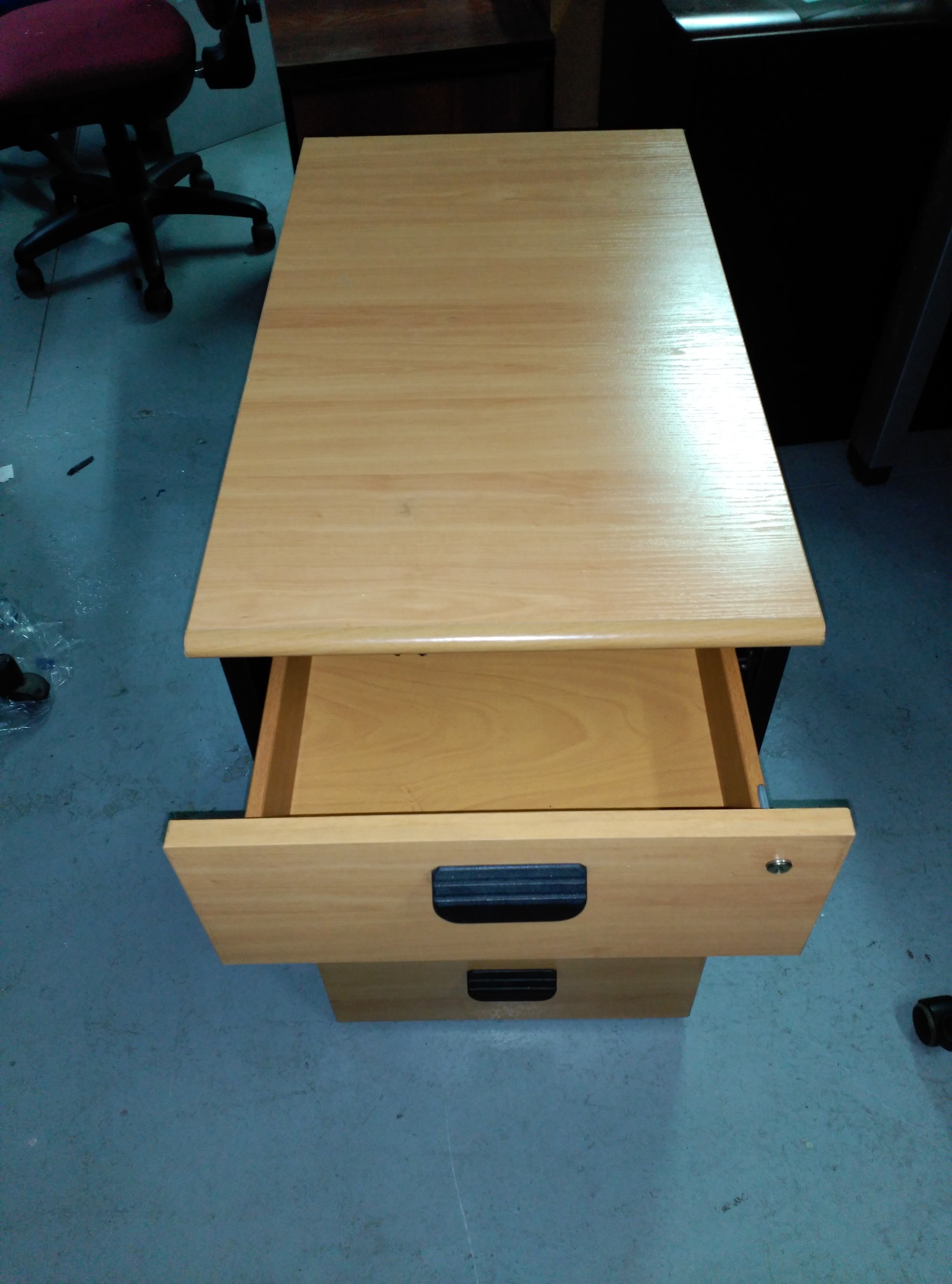 Cajonera fija de pedestal.