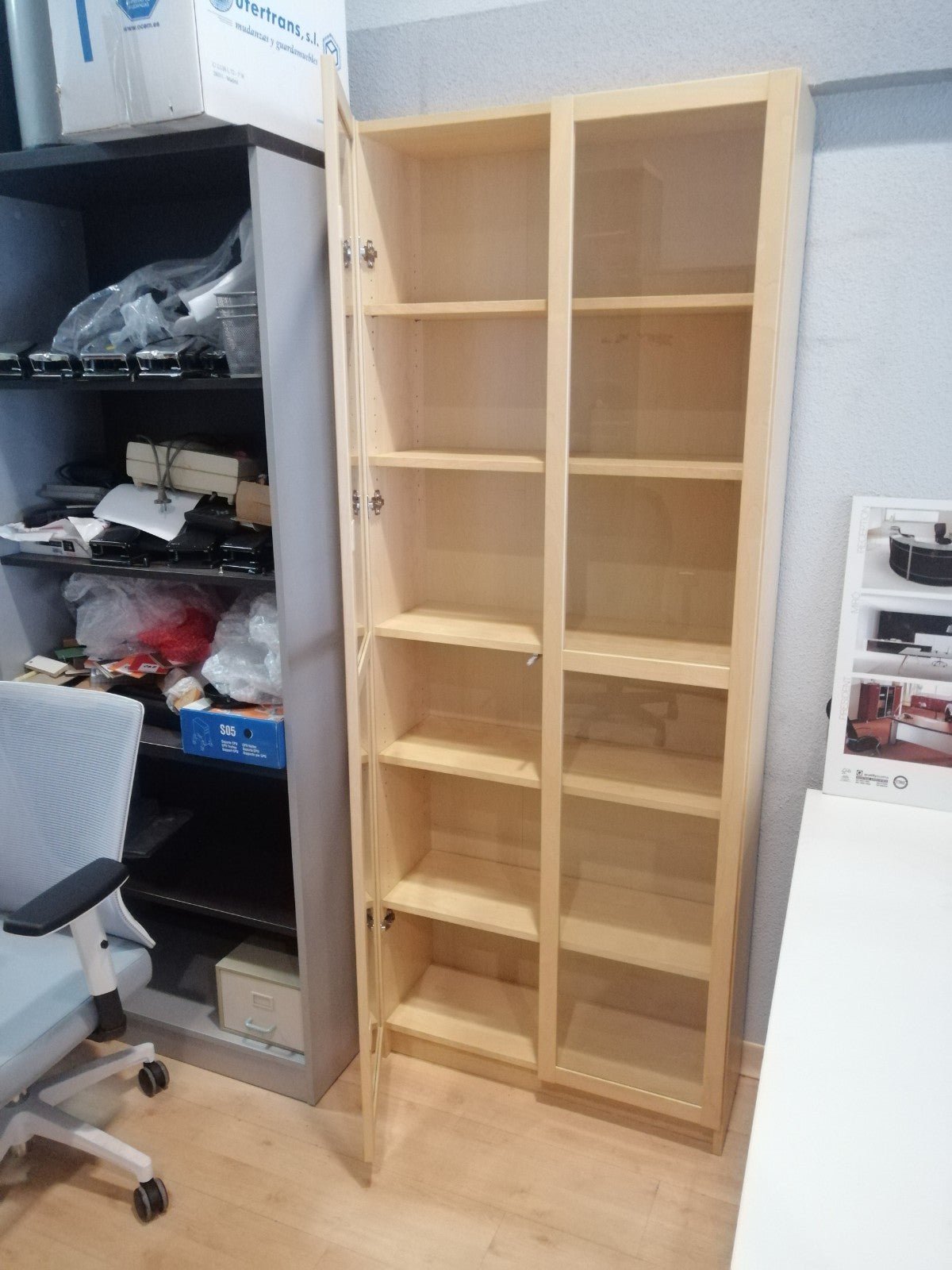 Armario con puertas de cristal. - Madrid