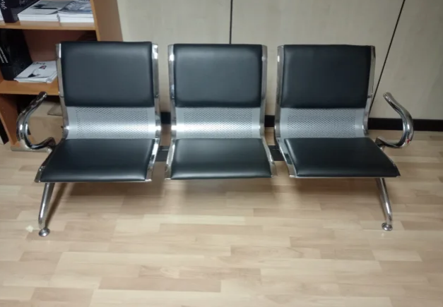 Bancada de 3 sillas.