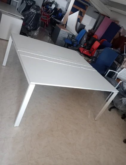 Compacto de mesas. - Madrid