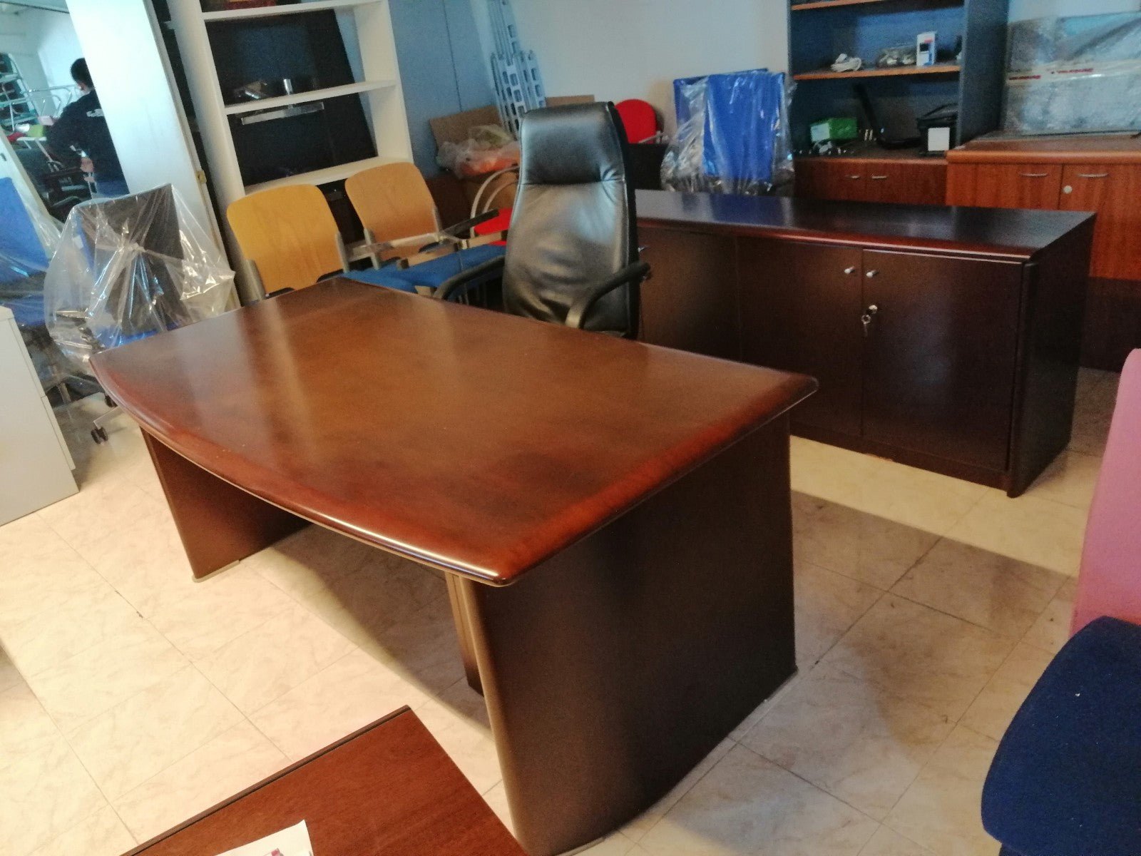 Despacho completa de madera barnizada. - Madrid