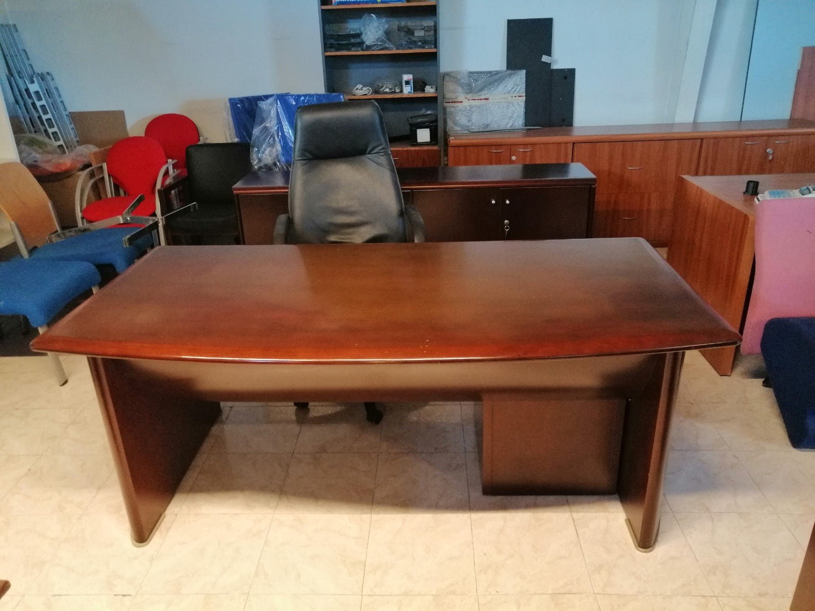 Despacho completa de madera barnizada. - Madrid