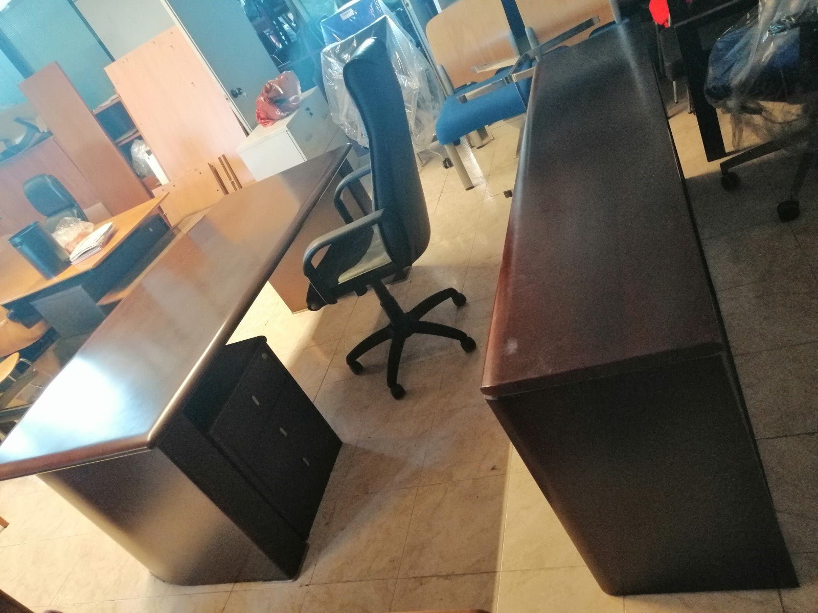 Despacho completa de madera barnizada. - Madrid