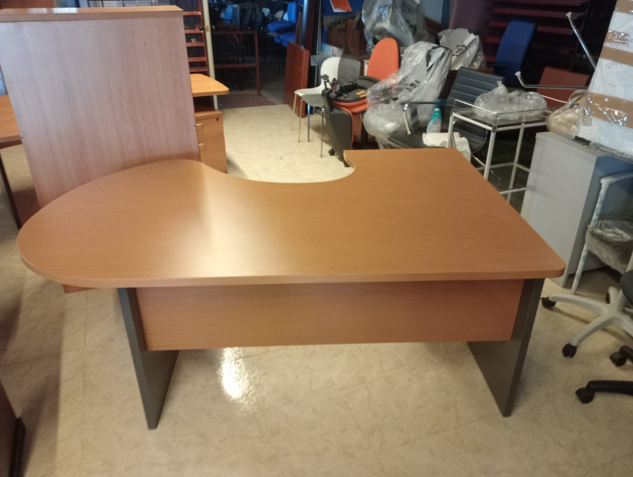 Mesa angular peral. - Madrid