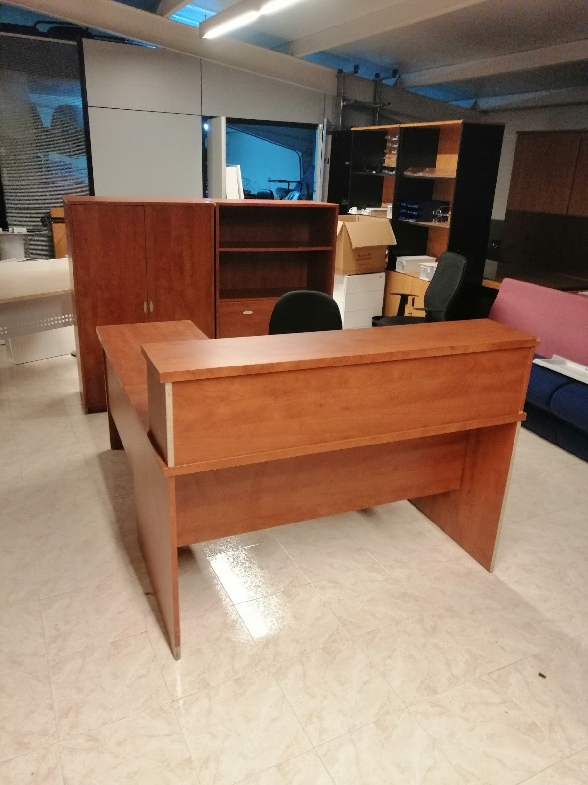 Mesa con altillo y ala auxiliar. - Madrid