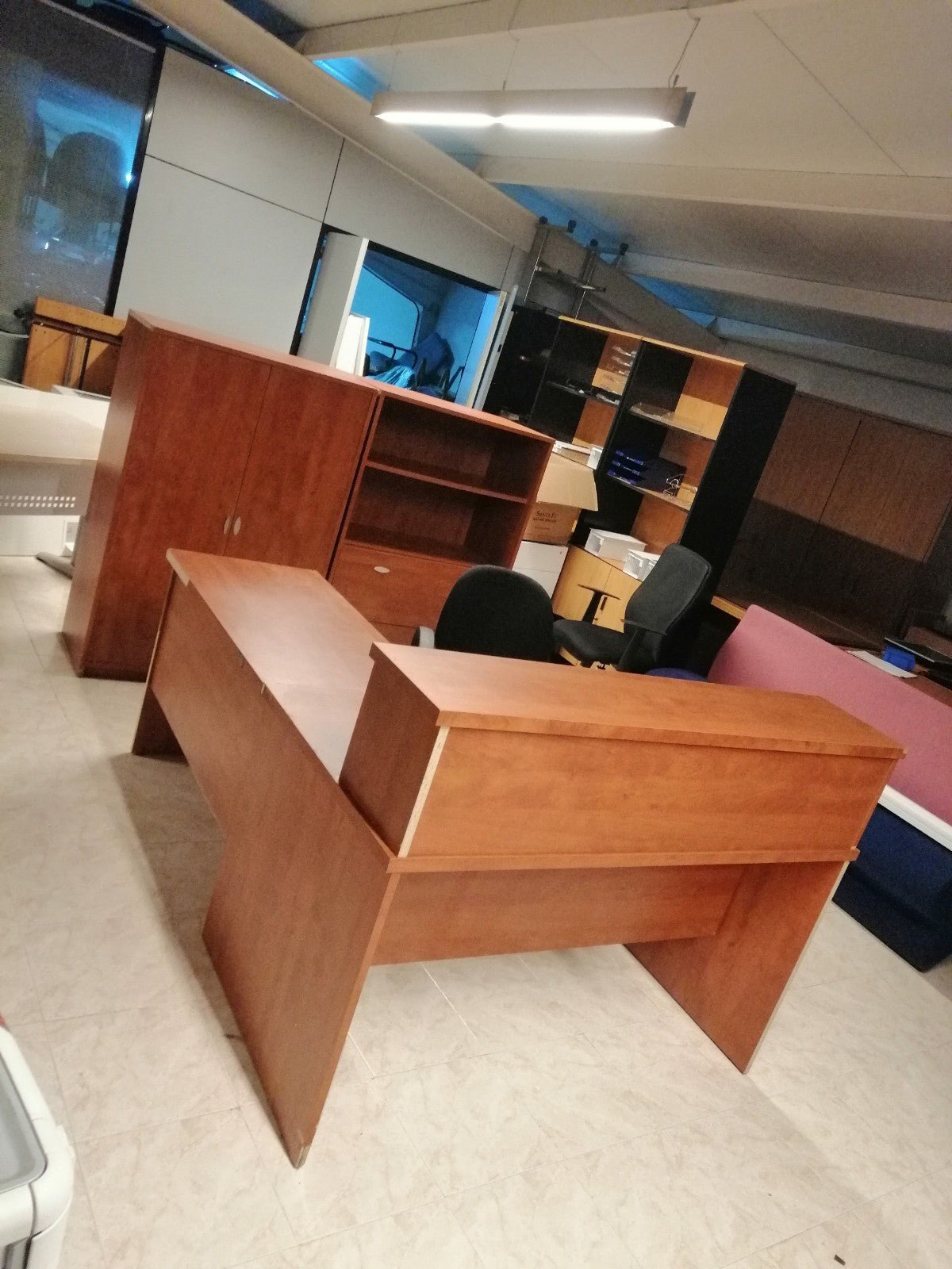 Mesa con altillo y ala auxiliar. - Madrid