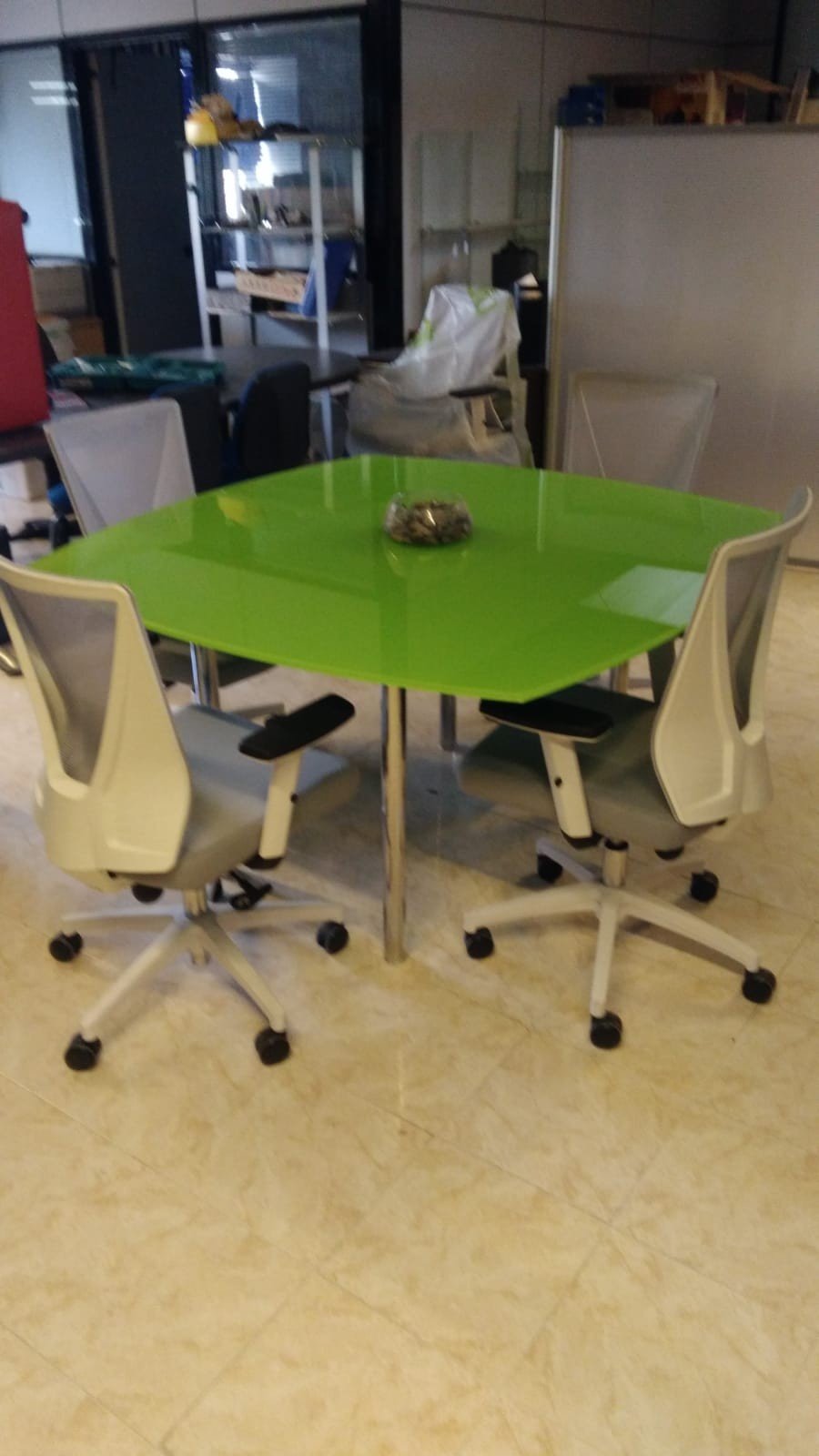 Mesa cuadrada de reuniones. - Madrid