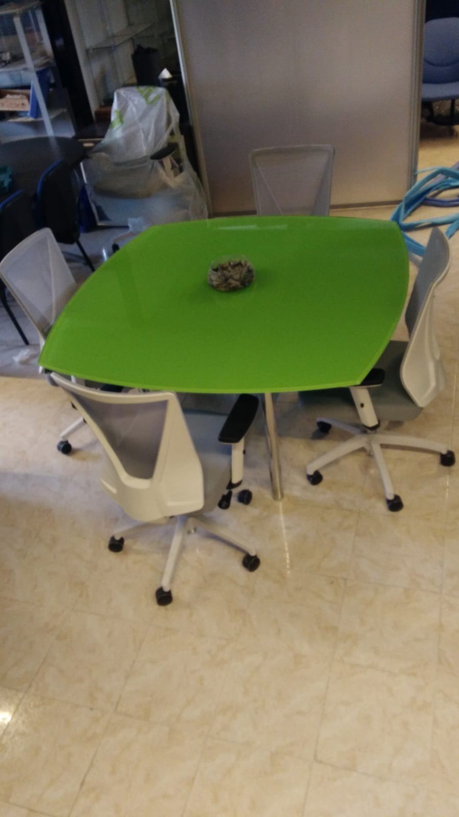 Mesa cuadrada de reuniones. - Madrid