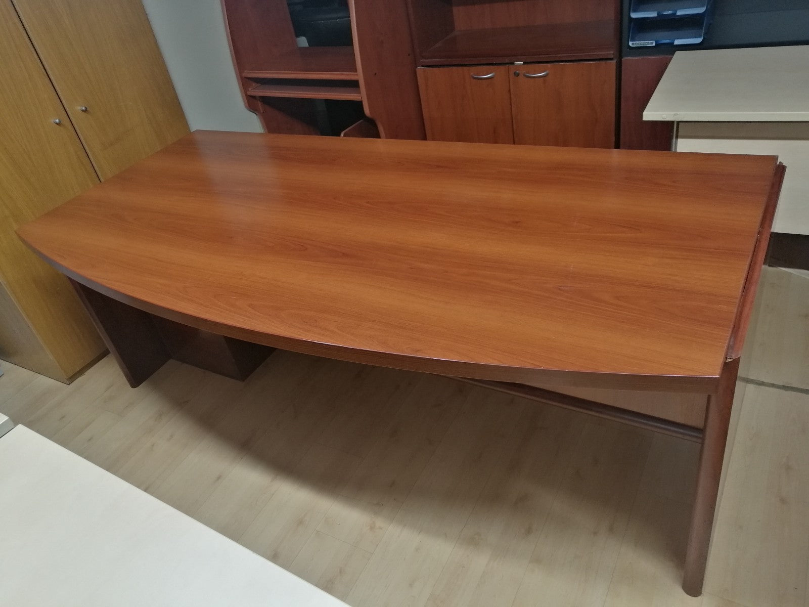 Mesa de dirección. - Madrid