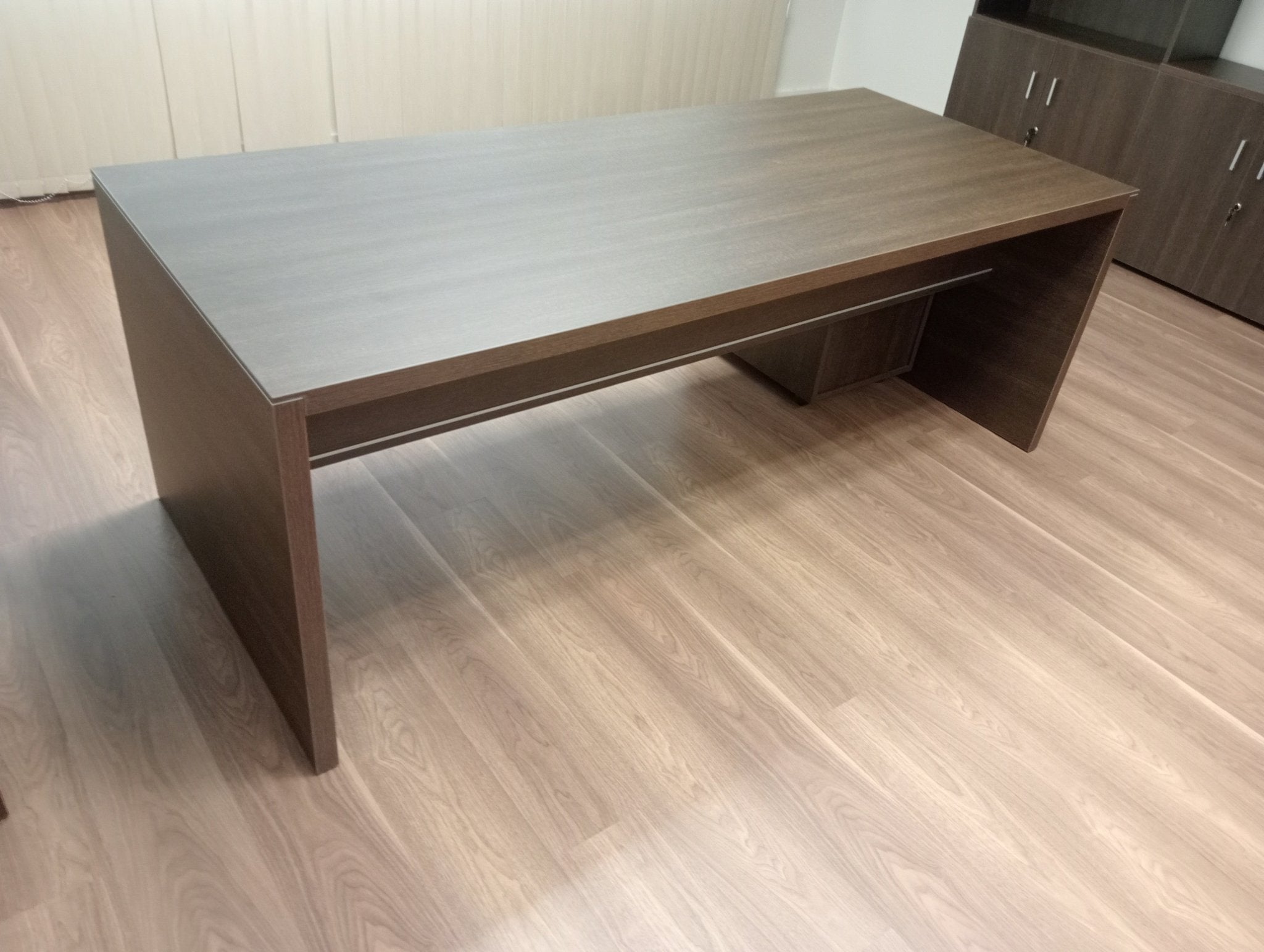 Mesa de dirección Wengue. - Madrid