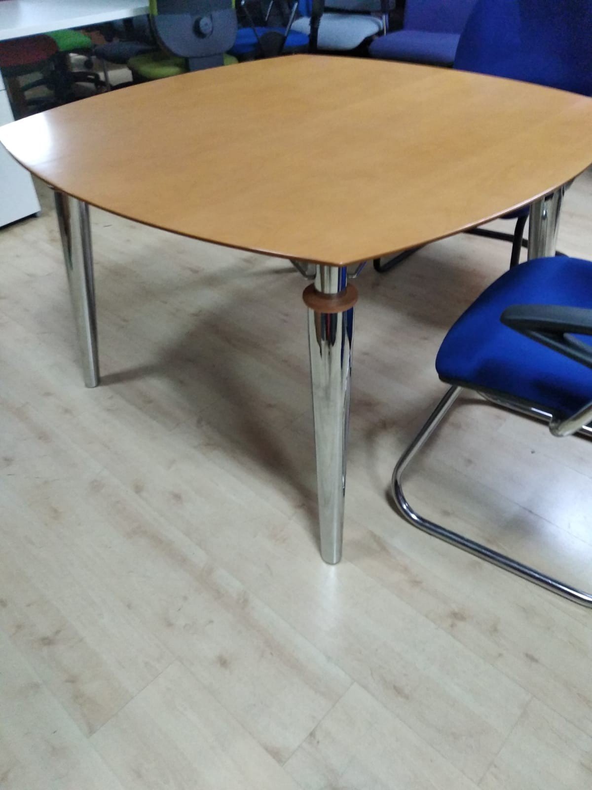 Mesa de reuniones nogal. - Madrid