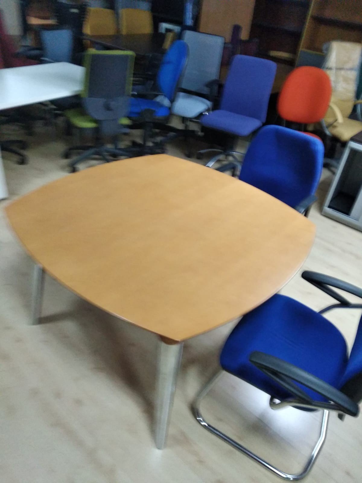 Mesa de reuniones nogal. - Madrid