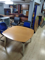 Mesa de reuniones nogal. - Madrid