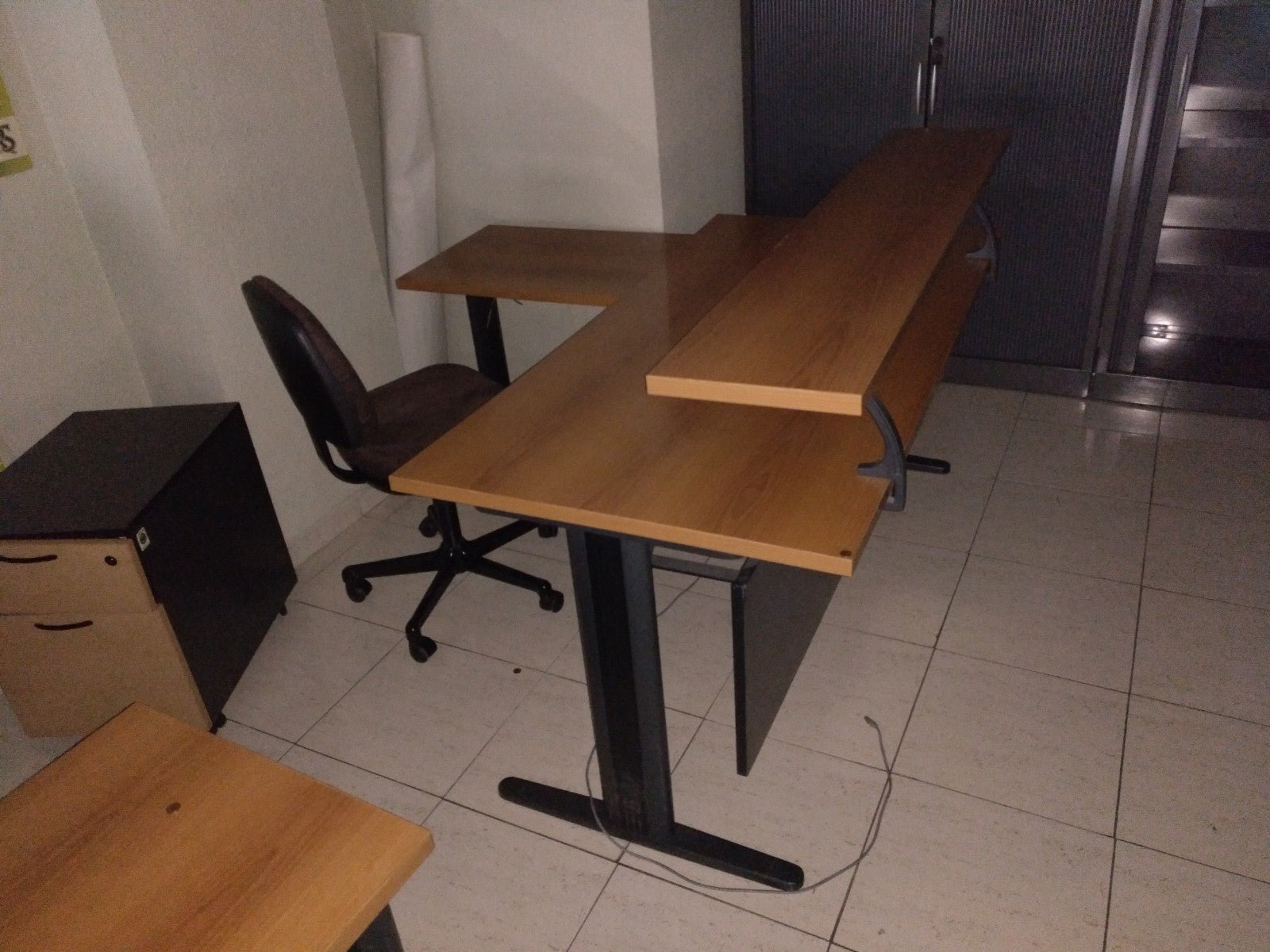 Mesa recta con altillo. - Madrid