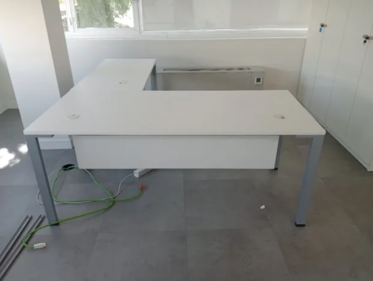 Mesa recta con ala.